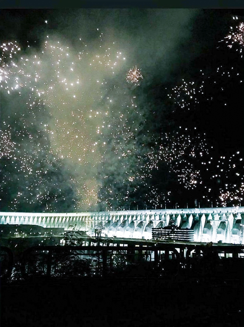 Luzes no passeio "Itaipu iluminada".