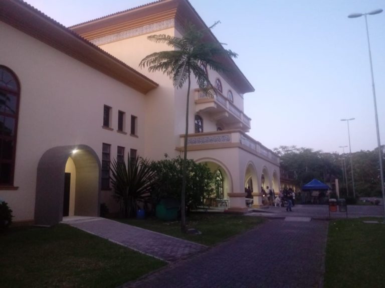 Fachada da Faculdade de Agronomia Eliseu Maciel/UFPel/Campus Capão do Leão, uma das sedes do evento. Fonte: Arquivo Projeto Agricultura Urbana.