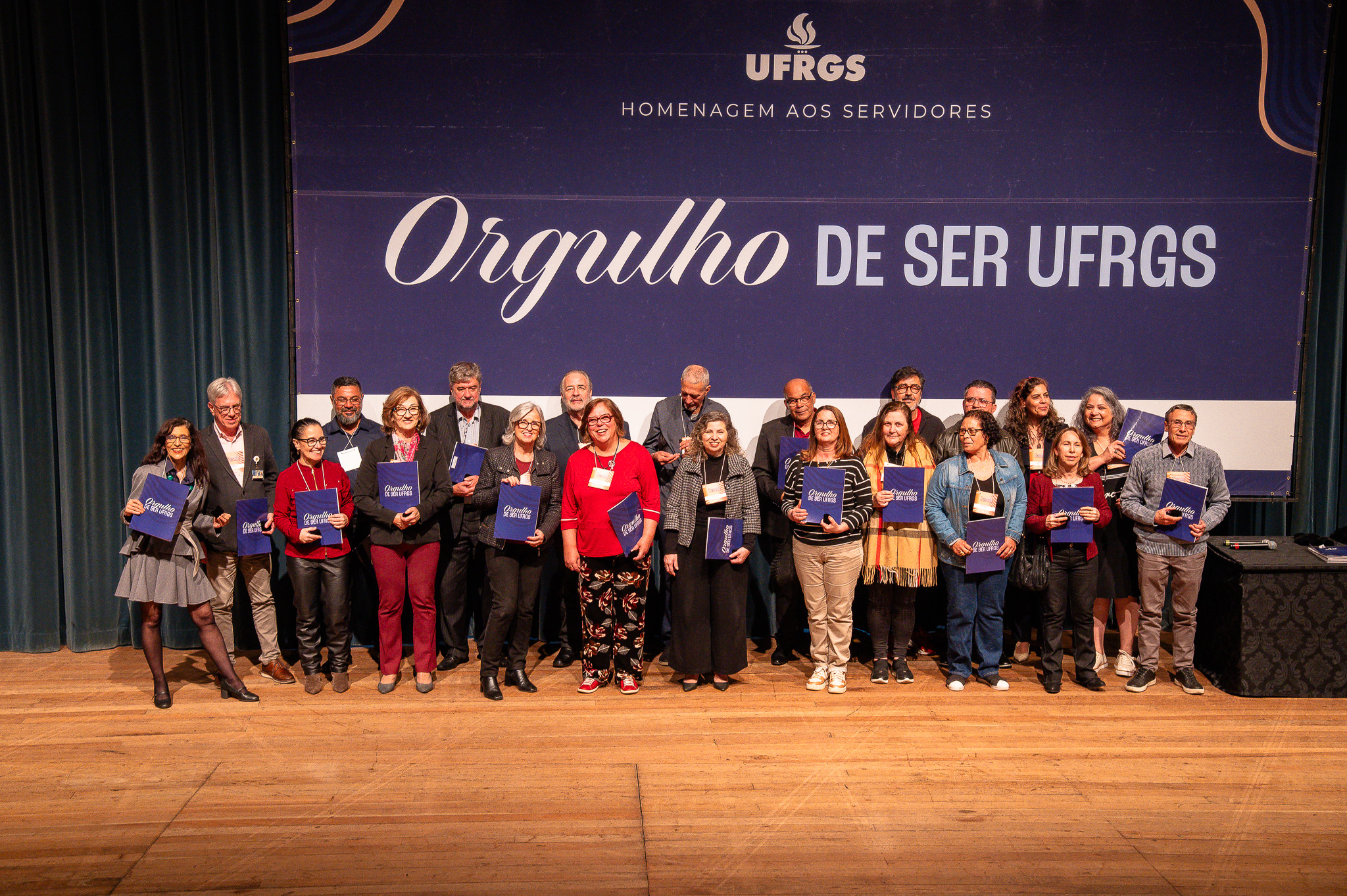 Professores da Faculdade de Arquitetura são homenageados por tempo de serviço na UFRGS