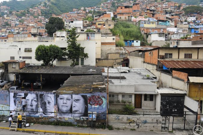 Caracas, Venezuela. Disponível em: https://www.jr-art.net/projects/inside-out-project-group-actions
