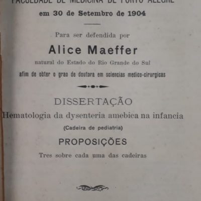 Trabalho de conclusão de graduação da primeira turma de formandos de Medicina (1904). "Hematologia da dysenteria amebica na infancia", de Alice Maeffer - a primeira mulher formada em Medicina nesta Faculdade.
