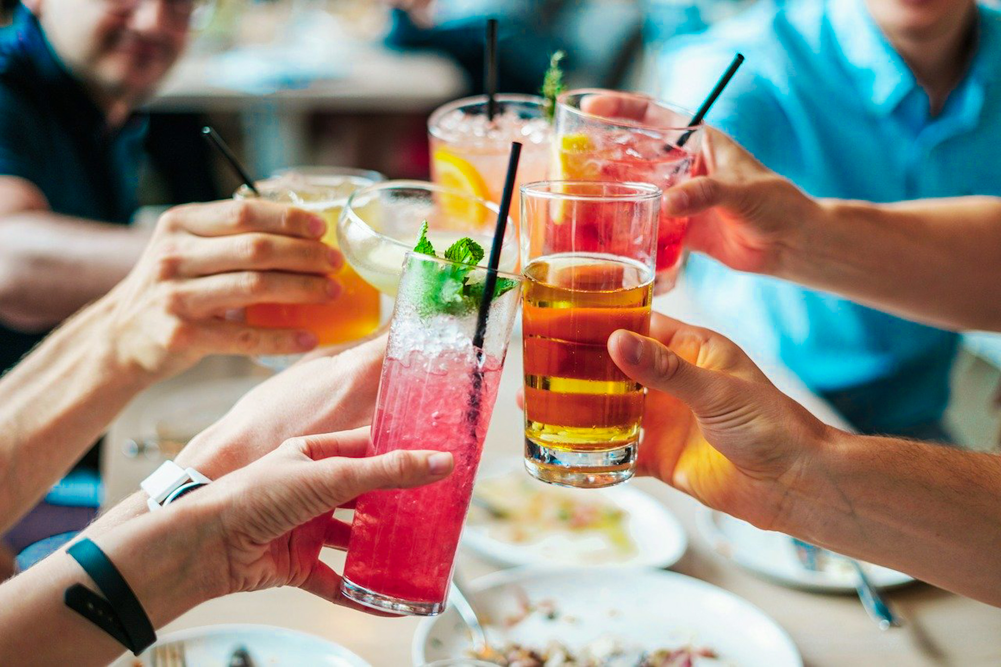 RELAÇÃO ENTRE INSÔNIA E CONSUMO DE ÁLCOOL COM SINTOMAS DE TDAH