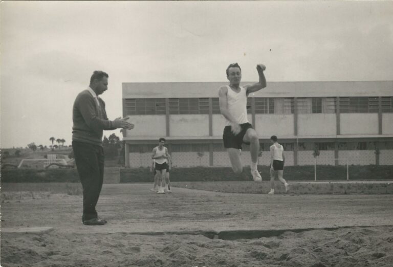 Escola de Educação Física (ESEF/UFRGS) - Aula de Atletismo