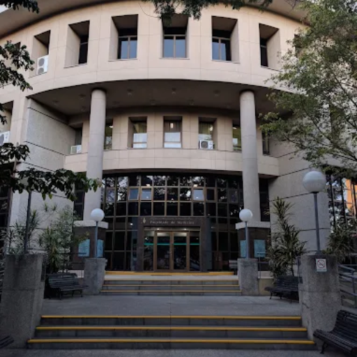 Entrada do novo prédio da Faculdade de Medicina na Rua Ramiro Barcelos, 2016