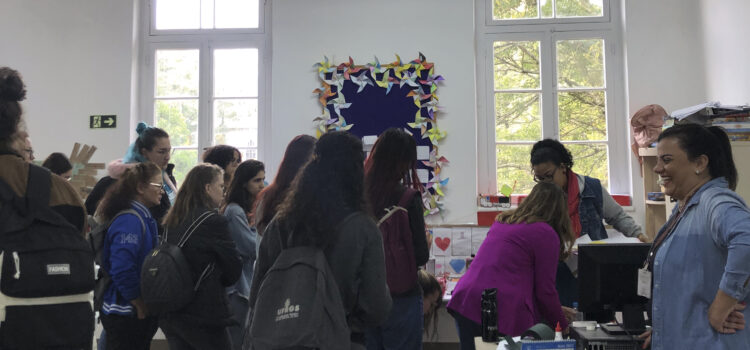 Ateliê de jogos pedagógicos na aula de Educação Social: um projeto em parceria à Fundação Pão dos Pobres Ateliê de jogos pedagógicos na aula de Educação Social: um projeto em parceria à Fundação Pão dos Pobres