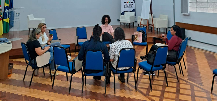 Formação com socioeducadores das unidade da FASE de Porto Alegre Formação com socioeducadores das unidade da FASE de Porto Alegre
