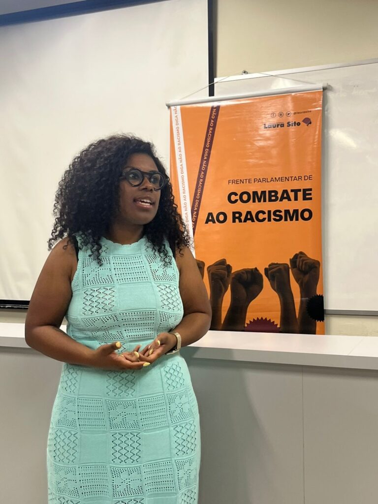 Deputada Laura Sito conversa com educadores do CAp sobre educação antirracista