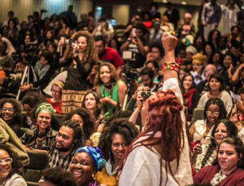 Conferência Especial: Feminismo negro e lutas mundiais por equidade com Angela Davis (EUA)