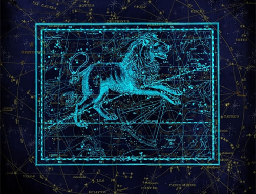 Imagem com constelações em segundo plano, com fundo escuro, e desenhos por cima na cor azul celeste flrorescente