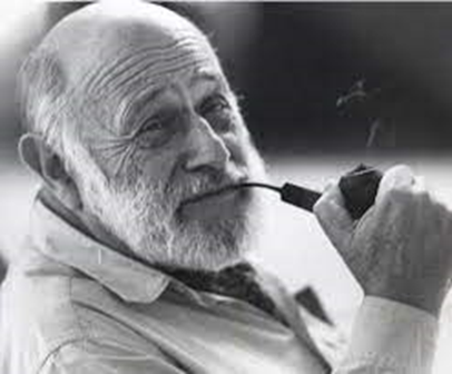 Retrato de Vilém Flusser fumando cachimbo