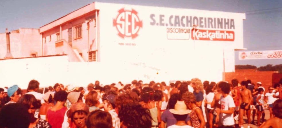 Lembranças de uma juventude na cidade de uma avenida só