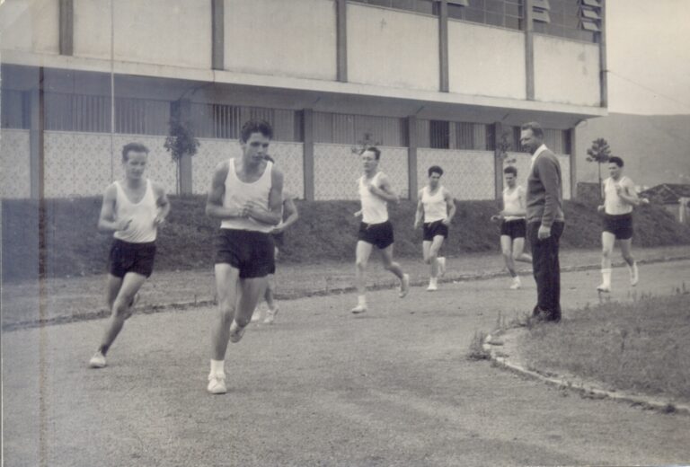 Escola de Educação Física (ESEF/UFRGS) - Aula de Atletismo