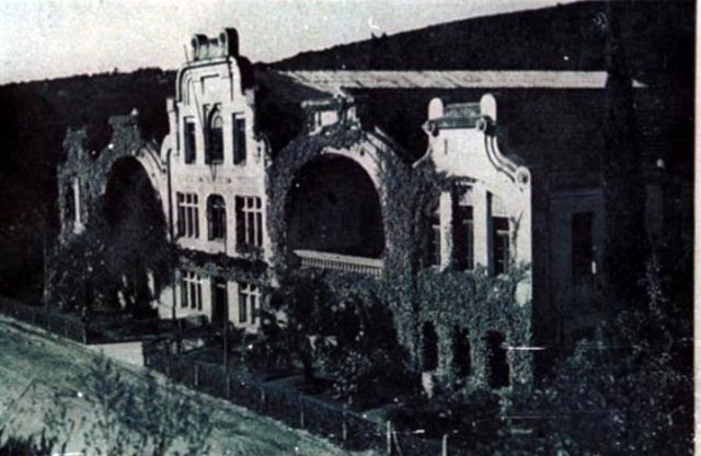 1930