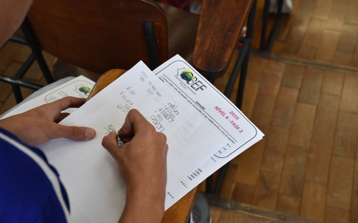 Estudante participa da segunda etapa da OBEF - Foto: Comunicação FCE