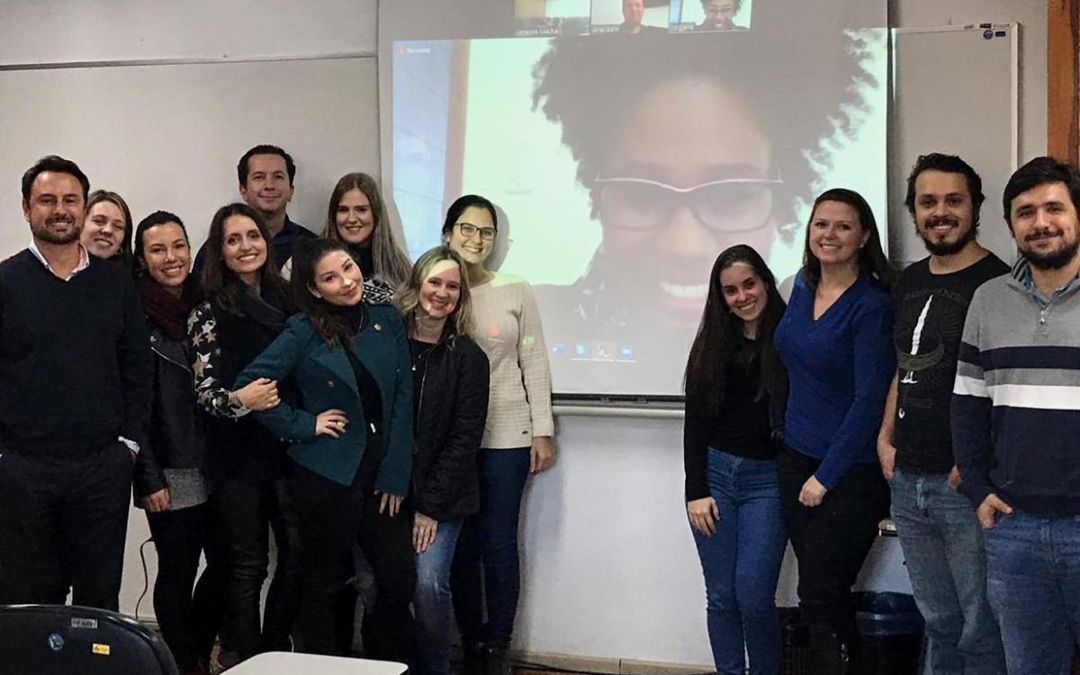 Experiências de pesquisa no exterior enriquecem ensino de pós-graduação