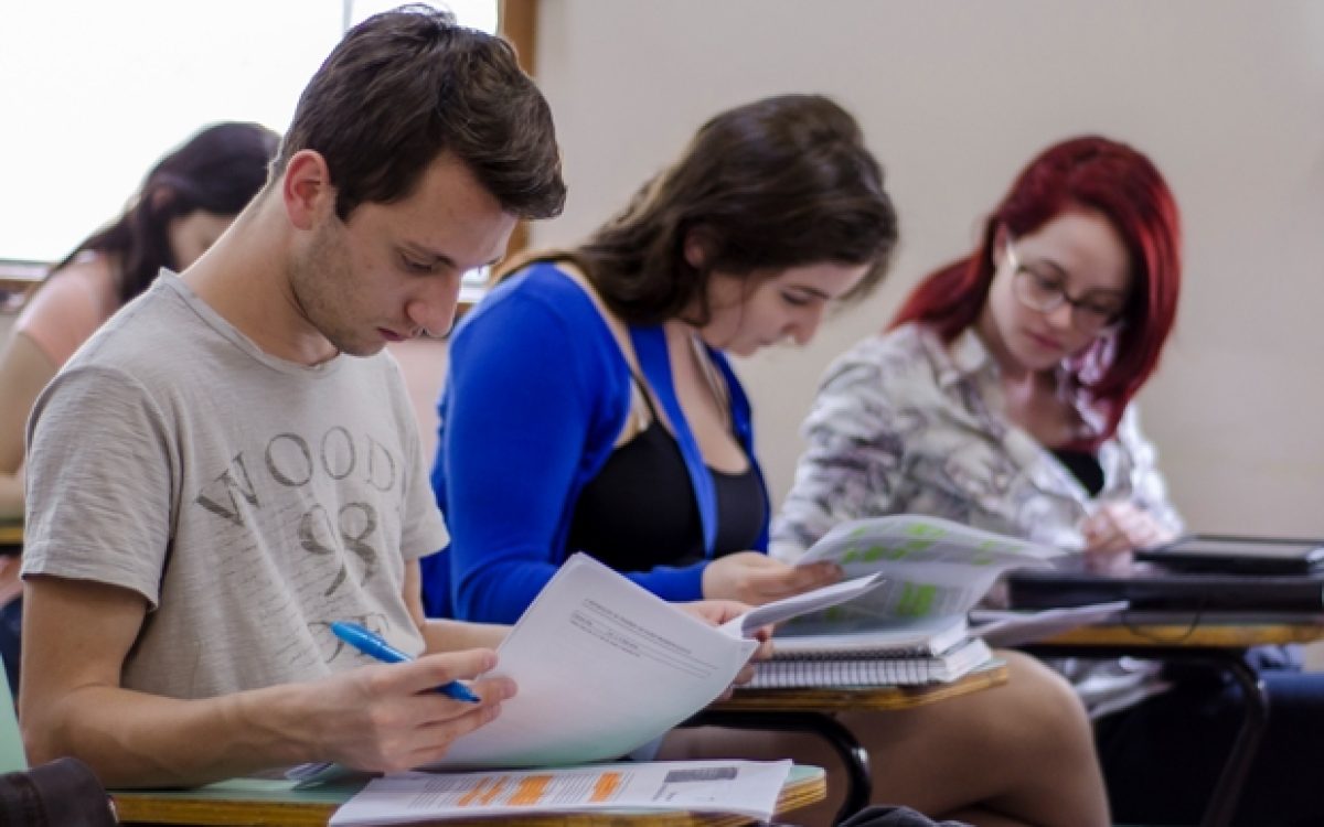 DERI seleciona bolsistas para monitoria acadêmica