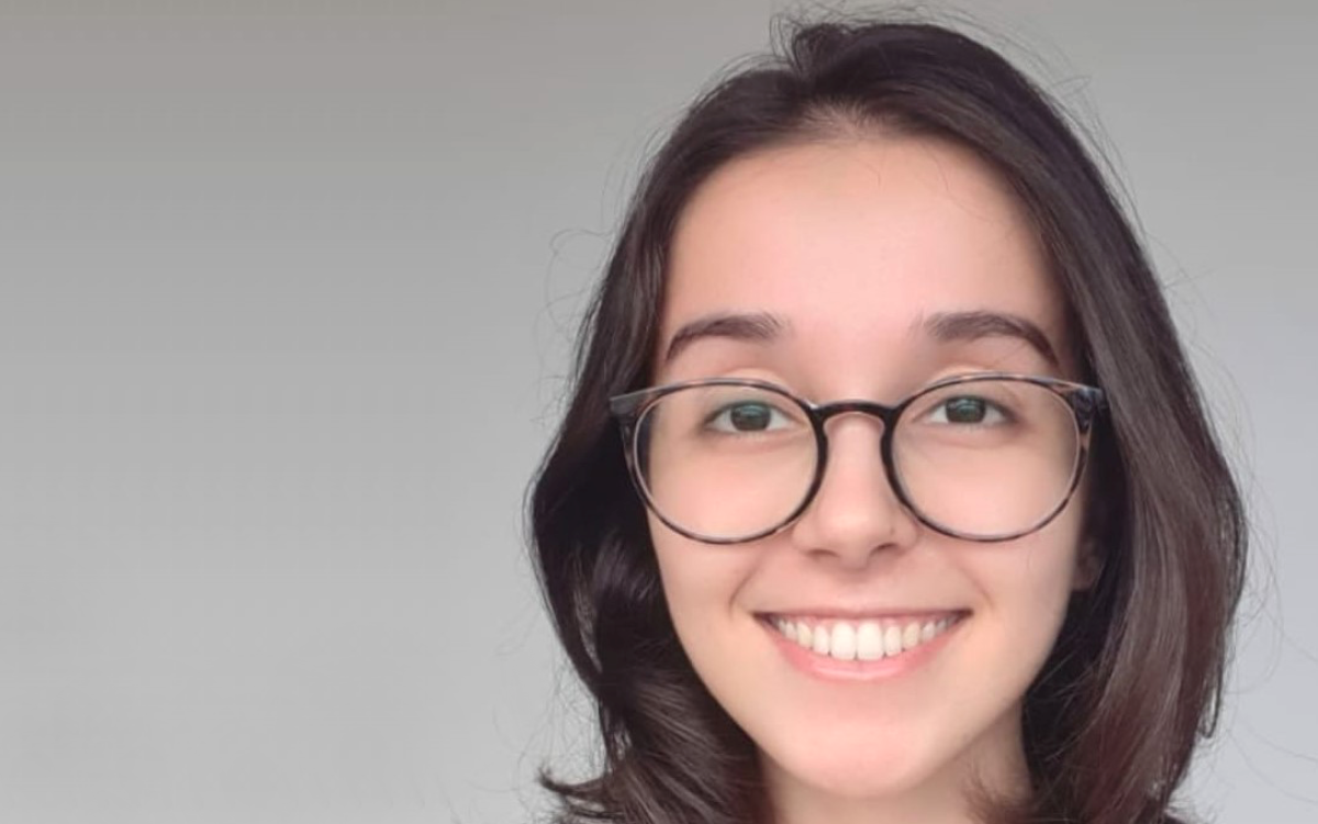 Foto: Jéssica Domingues, egressa da FCE, recebeu menção honrosa em Gestão, Atuária e Contabilidade no Concicat 2021