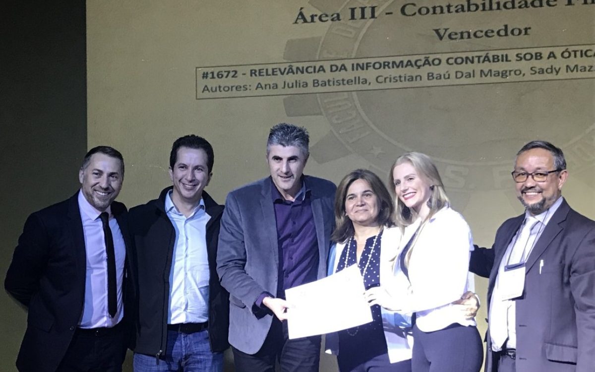 Professores de Contabilidade da FCE são destaque em congresso da USP