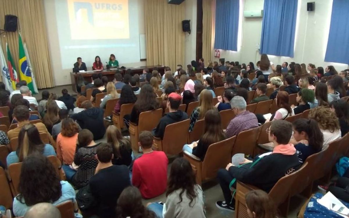 Mais de 400 pessoas visitam FCE durante Portas Abertas