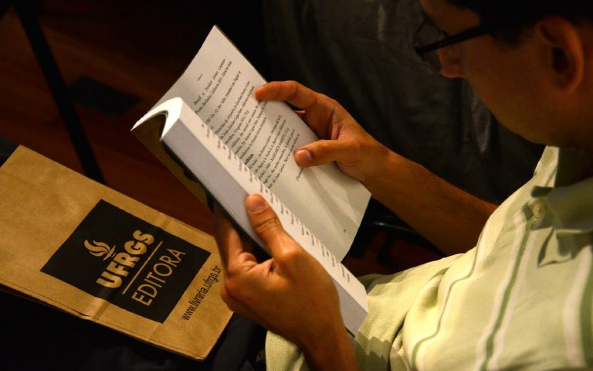 UFRGS lança edital para publicação de livros pela editora universitária