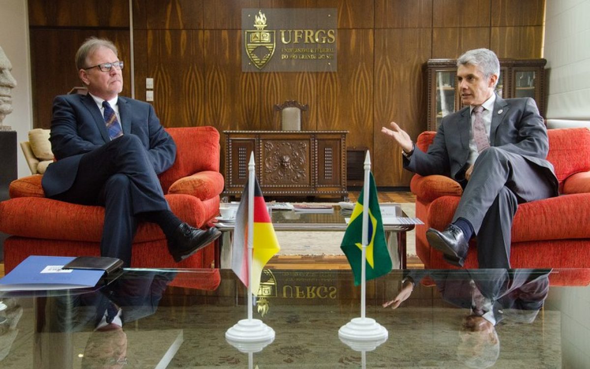 Comitiva alemã tem encontro de trabalho com equipe da UFRGS