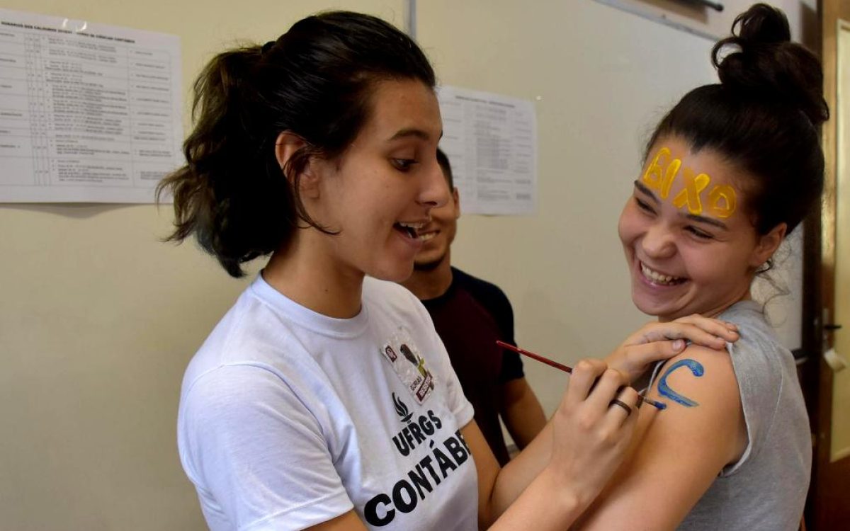 Foto: recepção aos calouros da FCE ingressantes em 2019/2 – Comunicação/FCE