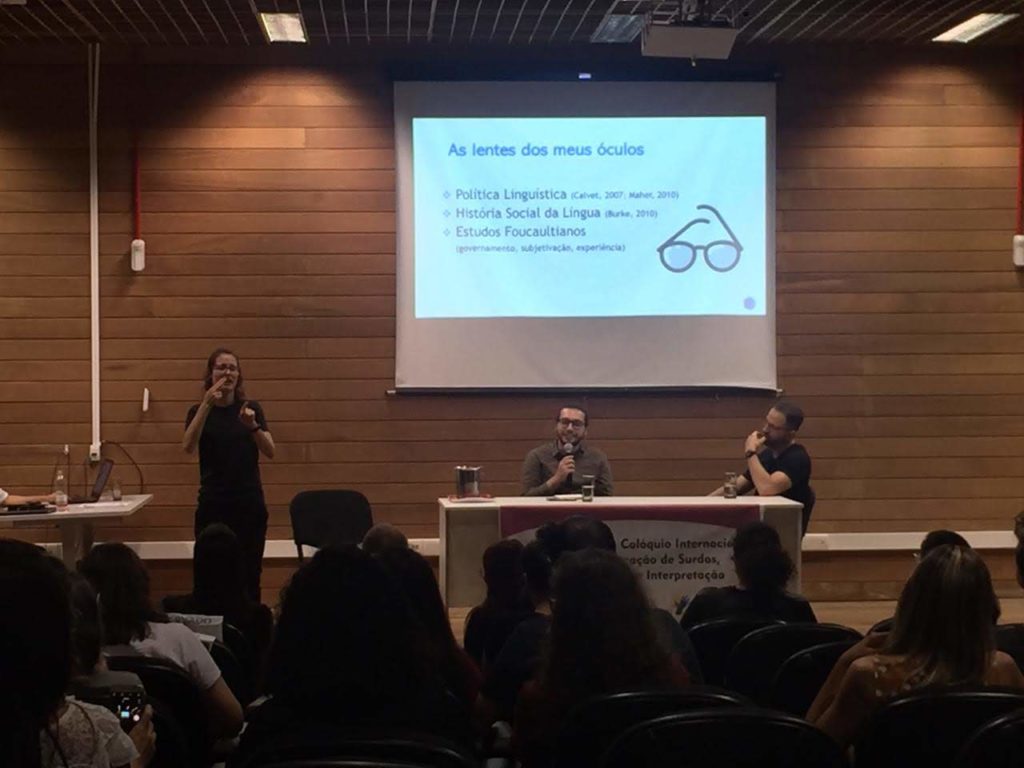 Mesa redonda no ciesli