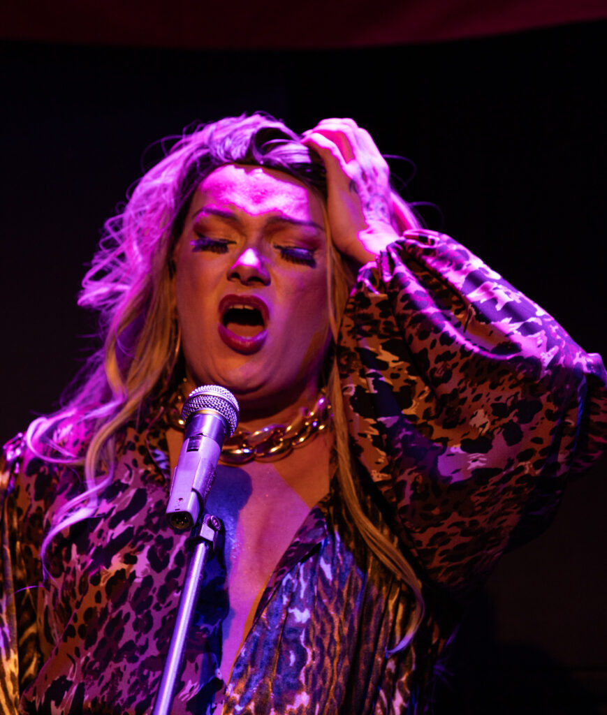 Rainha Loulou Grafia Drag