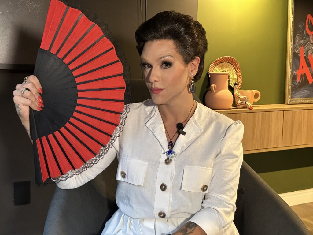 entrevista de Rita von Hunty Grafia Drag