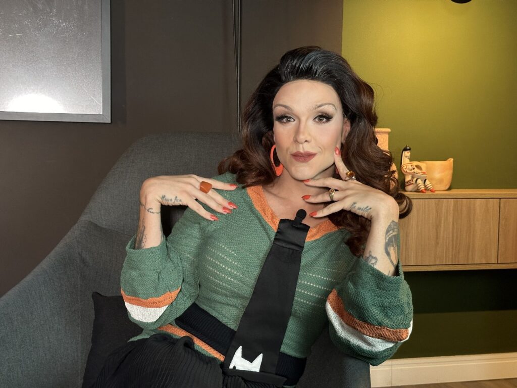 entrevista de Rita von Hunty Grafia Drag