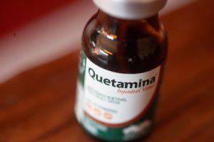 Fotografia mostra fraco do anestésico Cetamina/Quetamina utilizado em pesquisa que aponta sua indicação no tratamento de problemas de depressão
