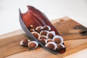 Brigadeiro de biomassa de banana verde, leite em pó e cacau