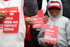 A teoria que não explica os juros brasileiros, mas convence