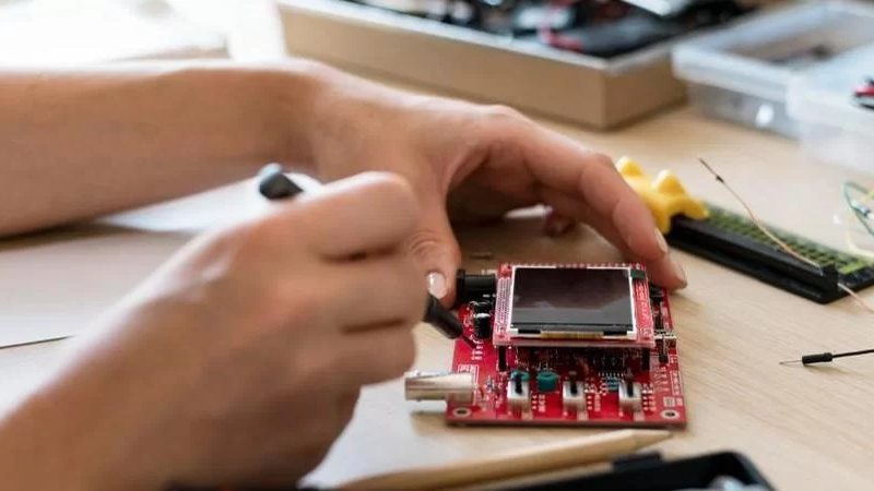 Recuperação de eletrônicos danificados nas enchentes