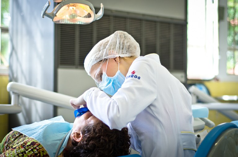 Projeto faz atendimento odontológico gratuito para pessoas com necessidades especiais