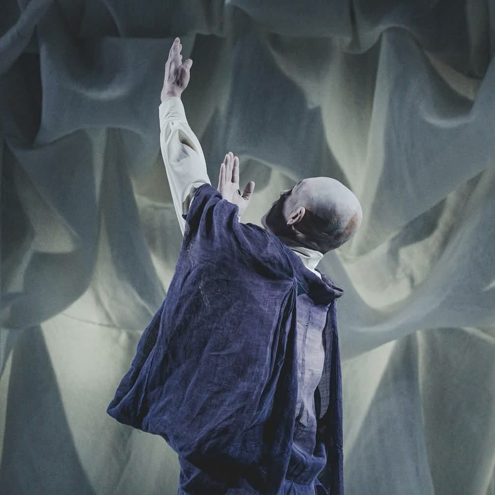 Butoh nas nuvens
