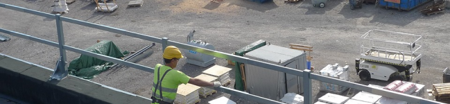 Equipamento para deposição de materiais pulverizados em suportes particulados
